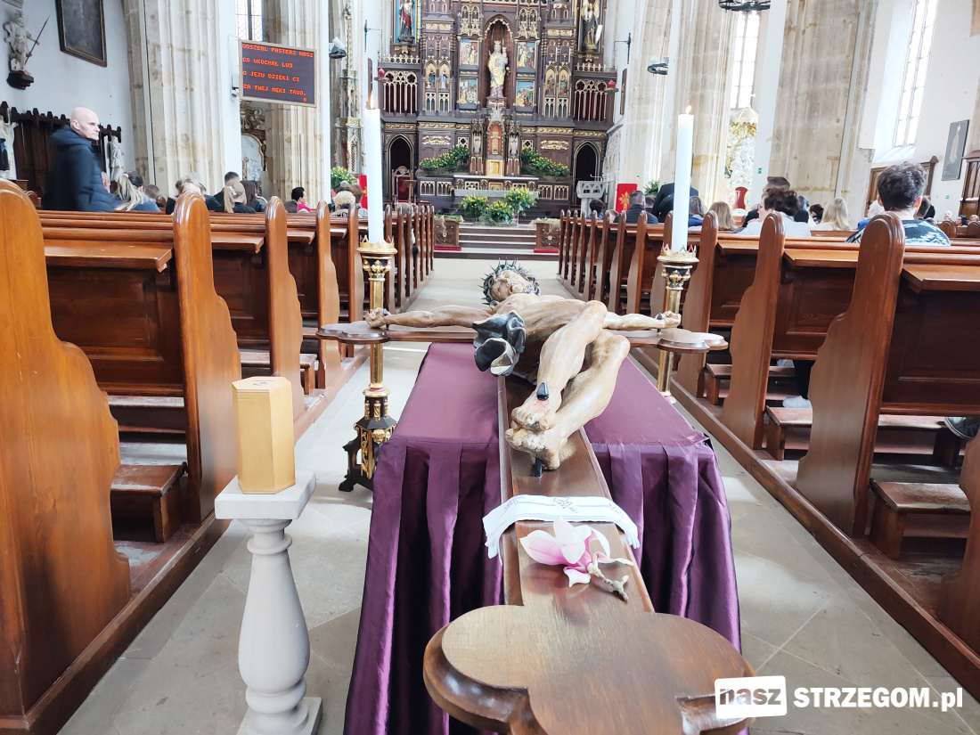 Wielka Sobota: święcenie pokarmów i adoracja Chrystusa [FOTO] 